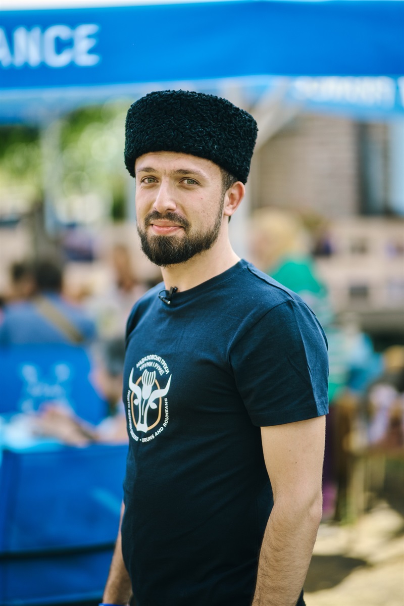 Поет Микола Ахбаш
