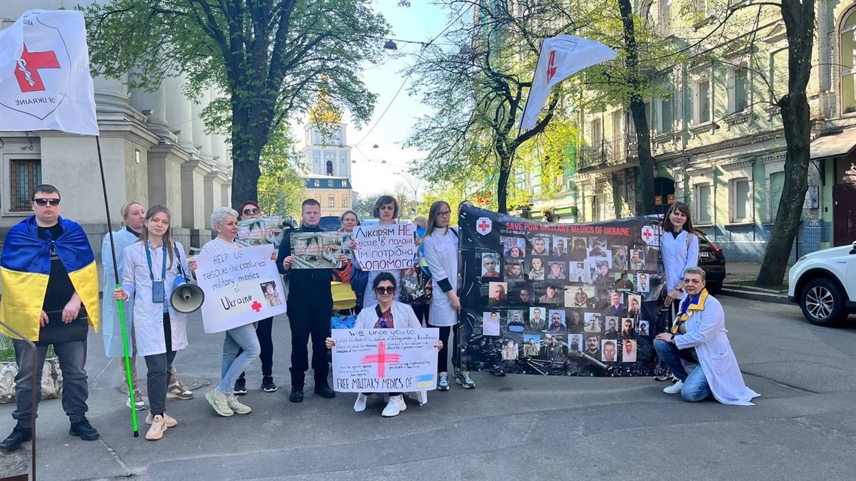 Акція активістів ГО "Військові медики України"