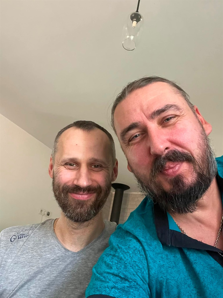З побратимом