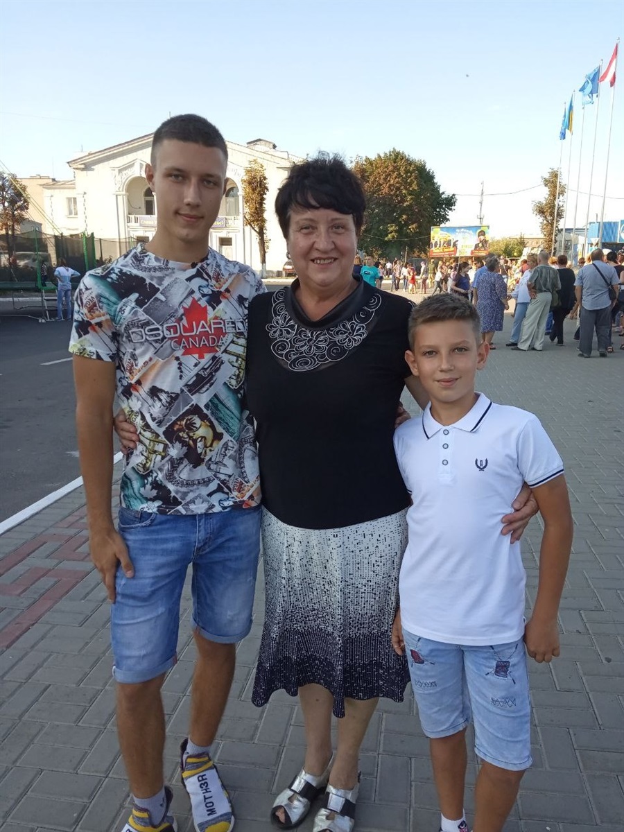 Ірина Хащенко з онуками