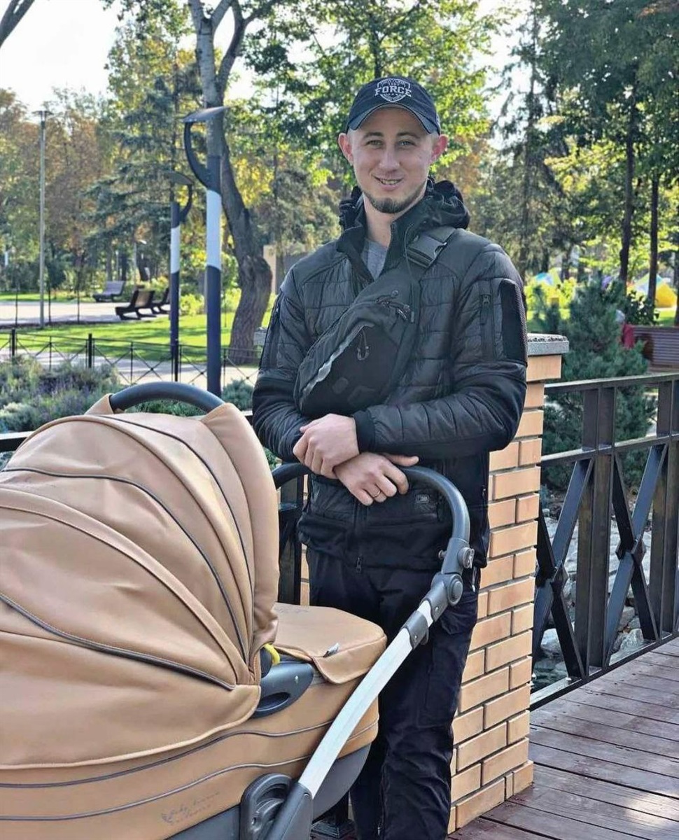 Василь з новонародженим сином Ростиславом