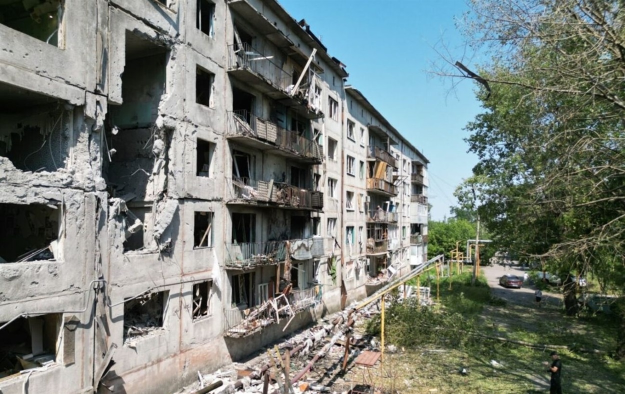 Зруйновані будинки в Мирнограді