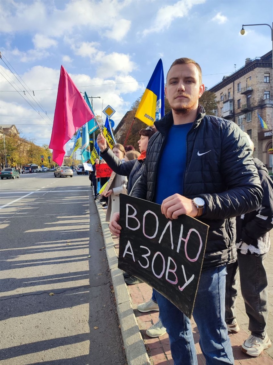 Іван вийшов за полоненого друга