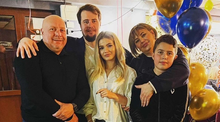 Ганна з родиною