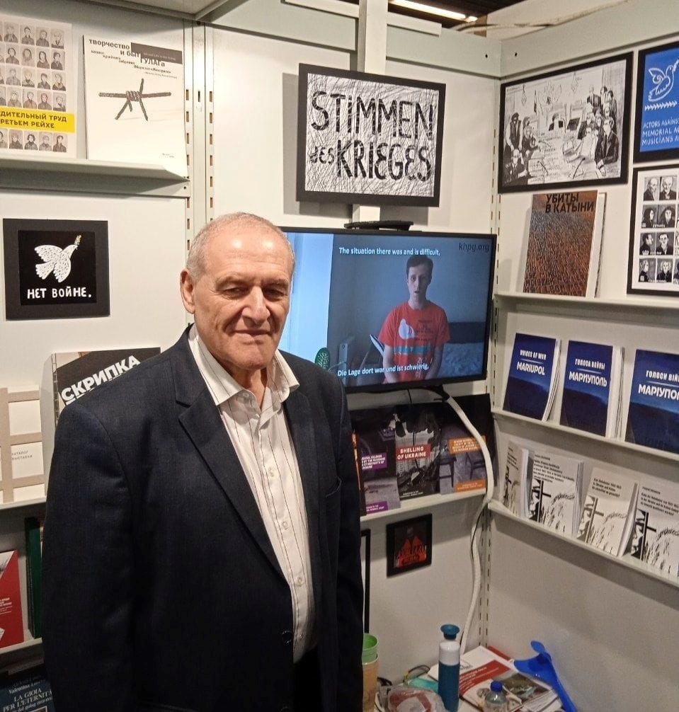 Керівник ХПГ Євген Захаров на презентації книги “Голоси війни. Маріуполь” у Франкфурті-на-Майні