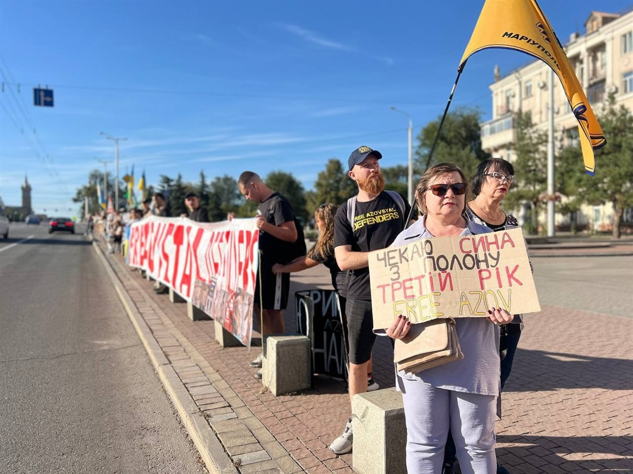 Анна щоразу виходить на акції у підтримку полонених у Запоріжжі і чекає сина