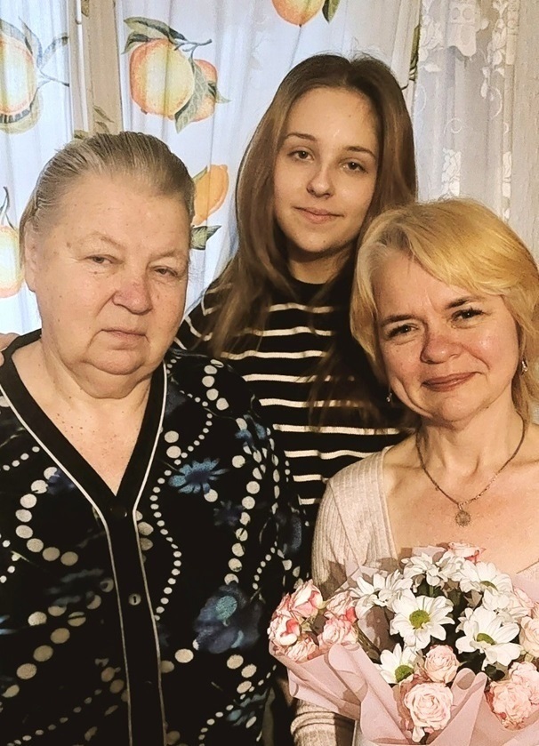 Наталія з мамою і племінницею