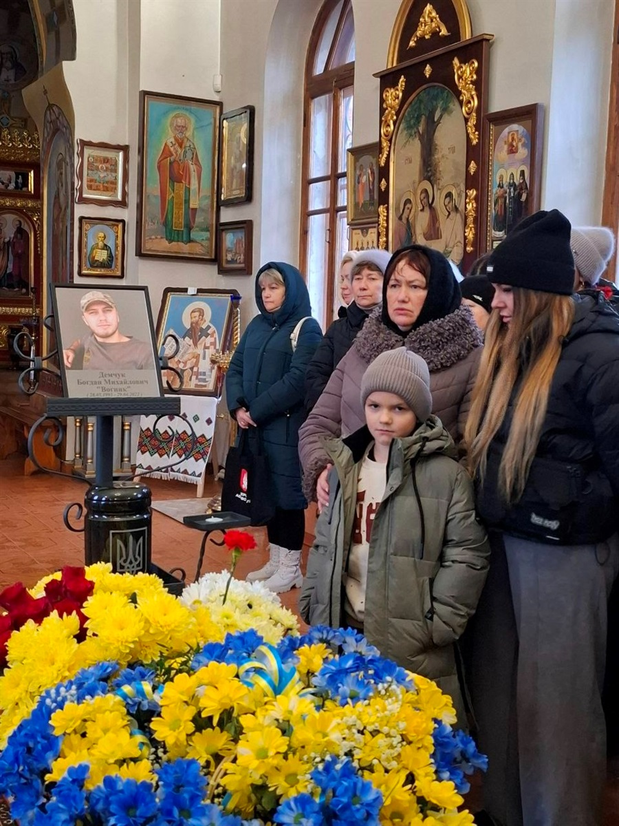 Мама, син і дружина Вогника