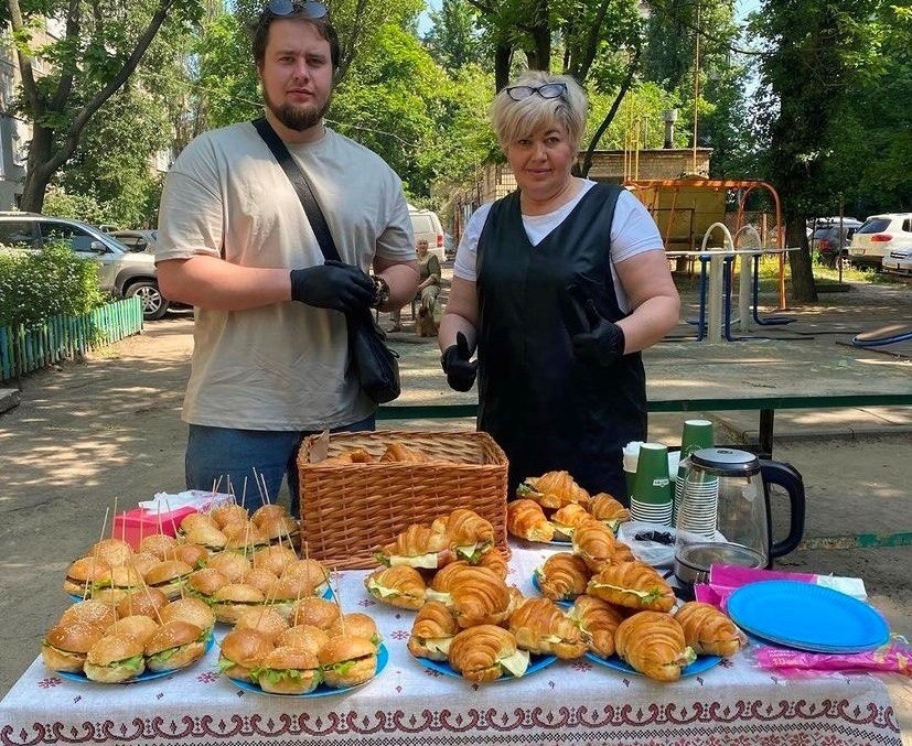 Дмитро з мамою