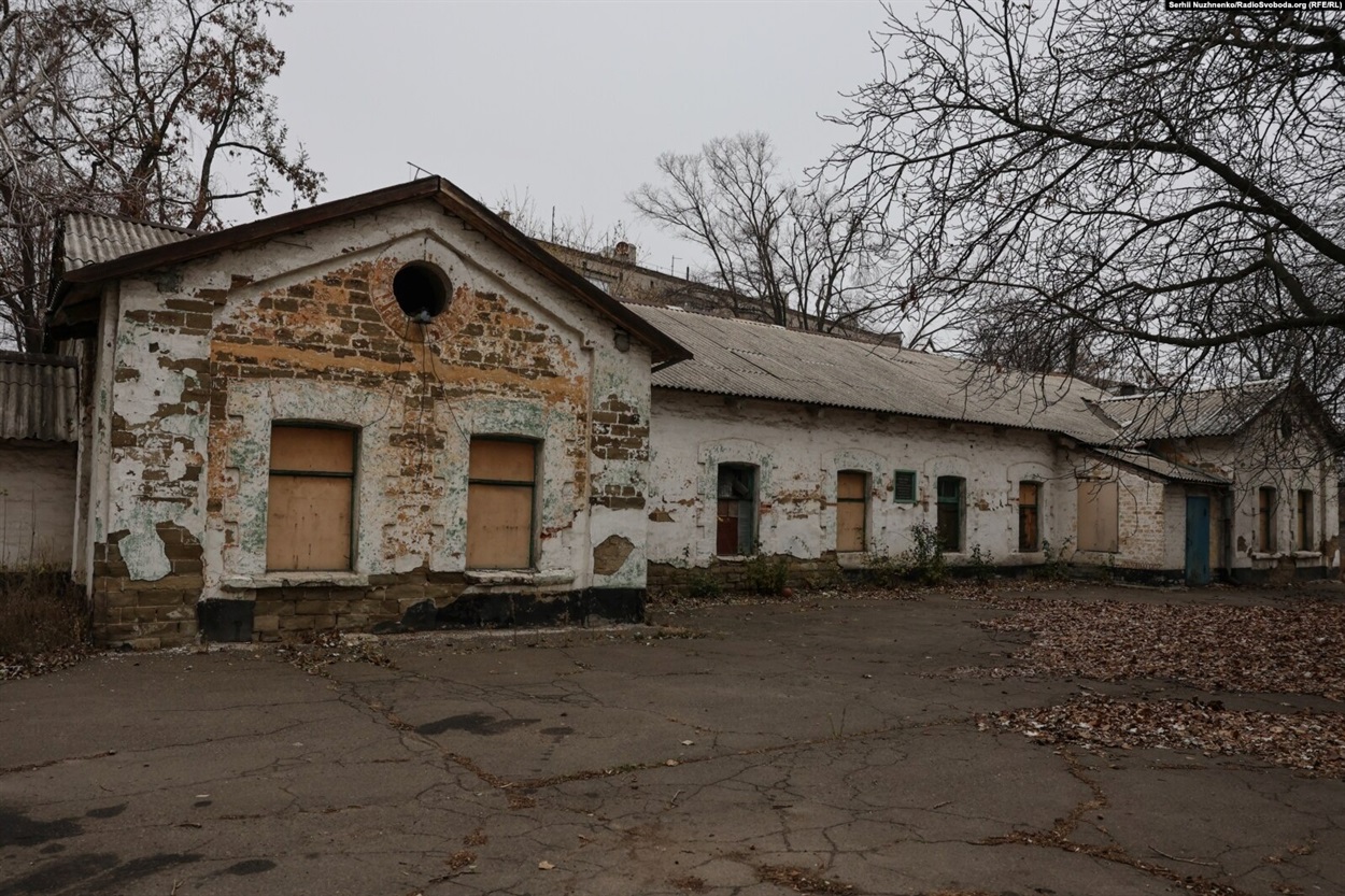 Будівля Залізничного коледжу у Покровську
