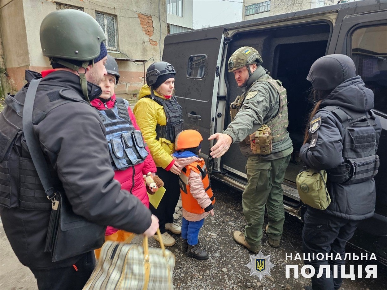 Евакуація родини з прифронтової Костянтинівки