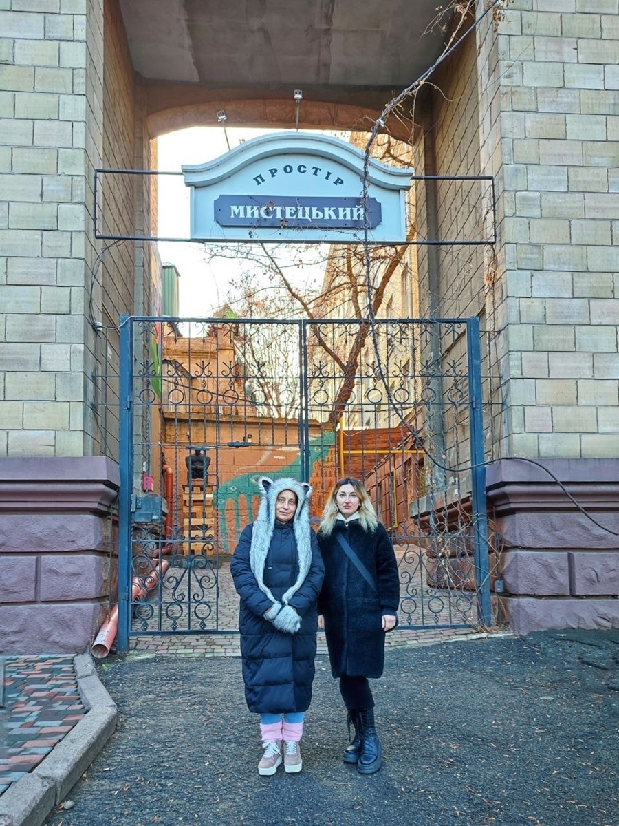Олена зі співавторкою проєкту Тетяною