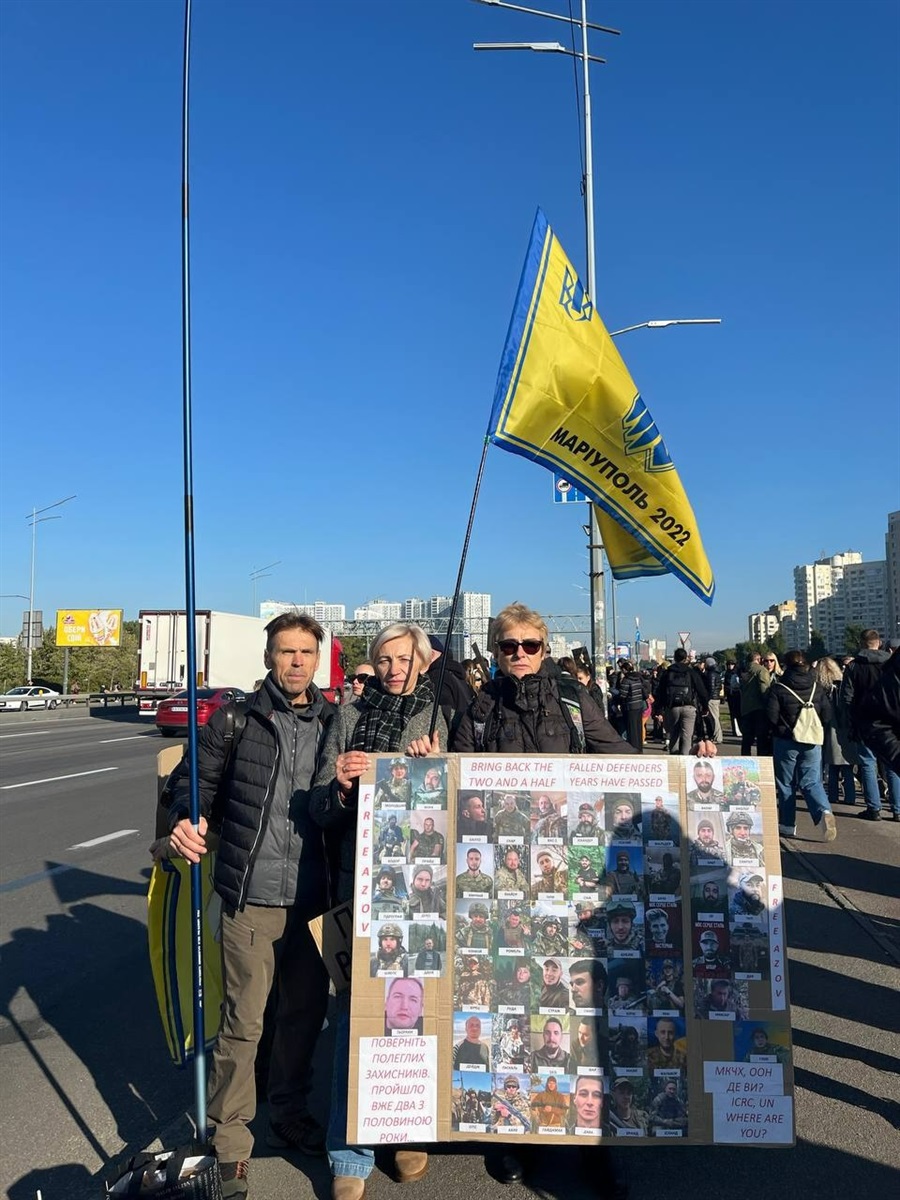 Плакат, на якому світлини загиблих бійців, чиї тіла не повернули