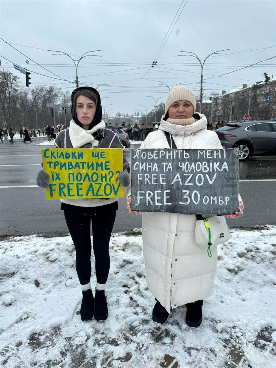 Алла підтримує Оксану, разом вони ходять на акції