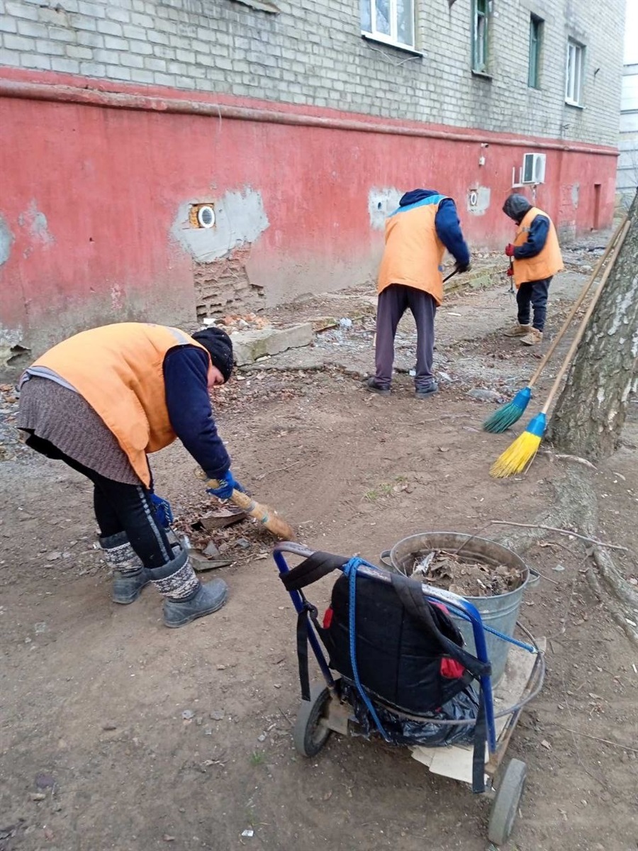 Комунальники ліквідовують наслідки обстрілів