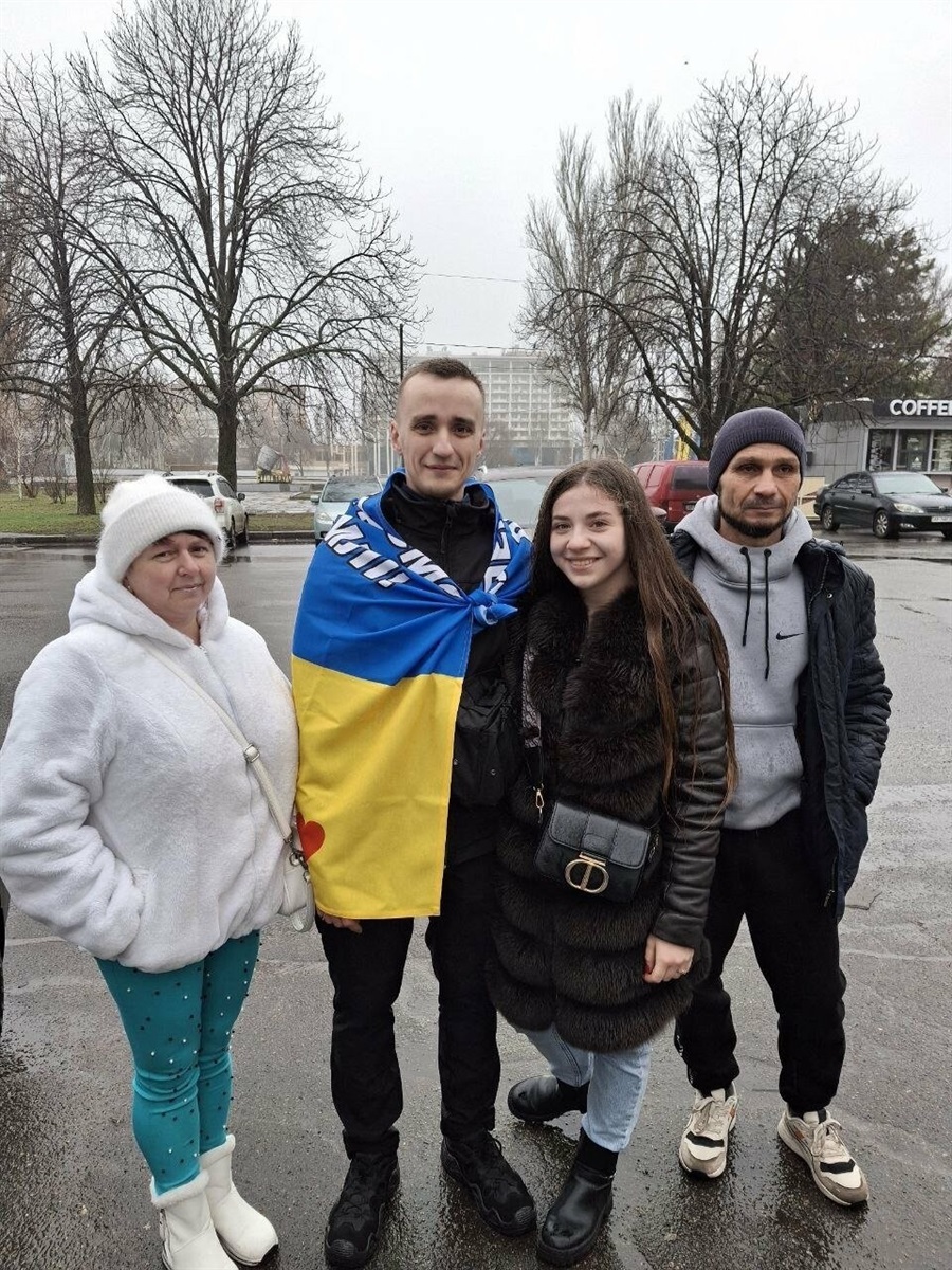Валентин з близькими після обміну