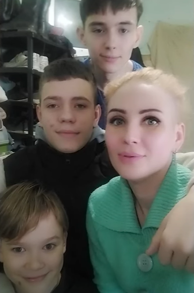Олена з синами