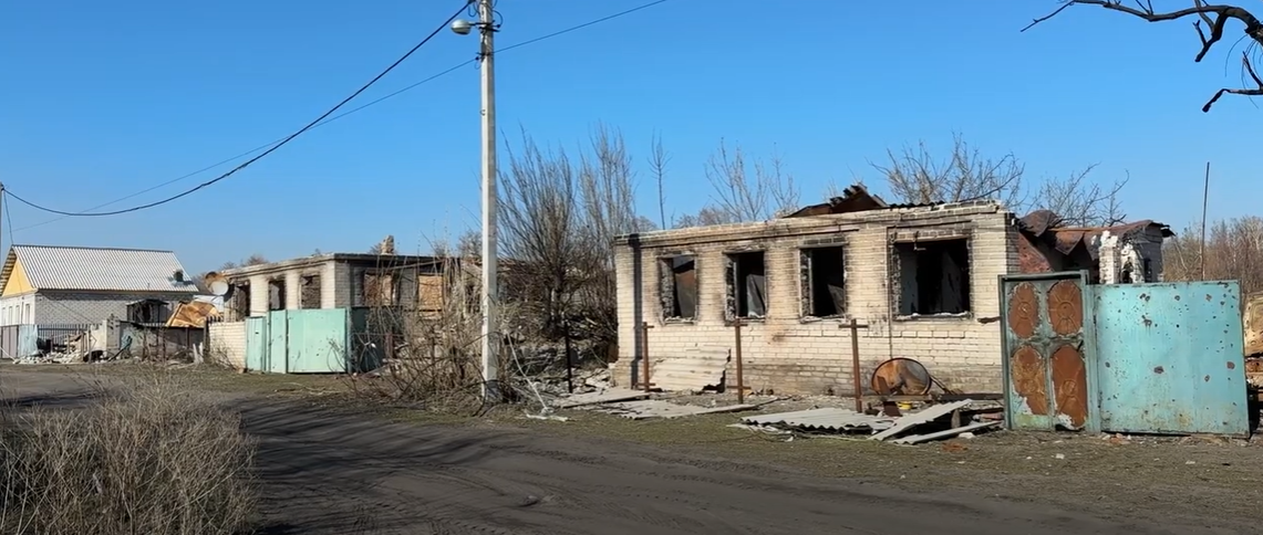 Згорівші будинки у Яровій