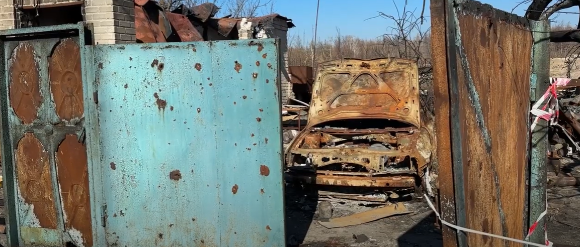 Все, що залишилося від подвір'я, Ярова, Донецька область