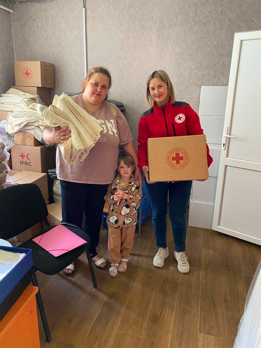 Видача гуманітарної допомоги