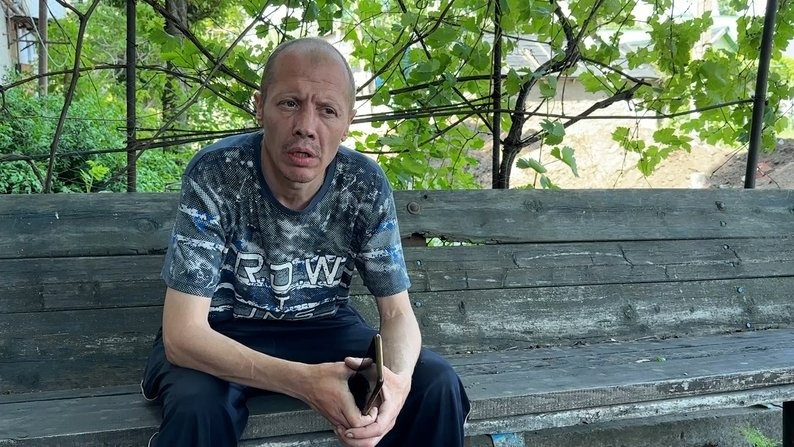 Дмитро залишається у Родинському через маму