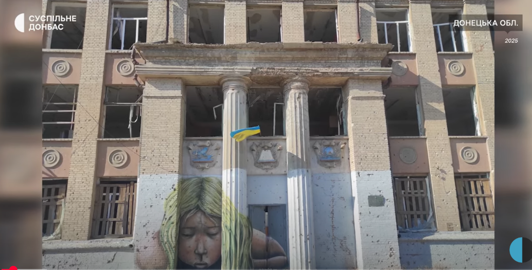 Одна із розбитих шкіл на Донеччині