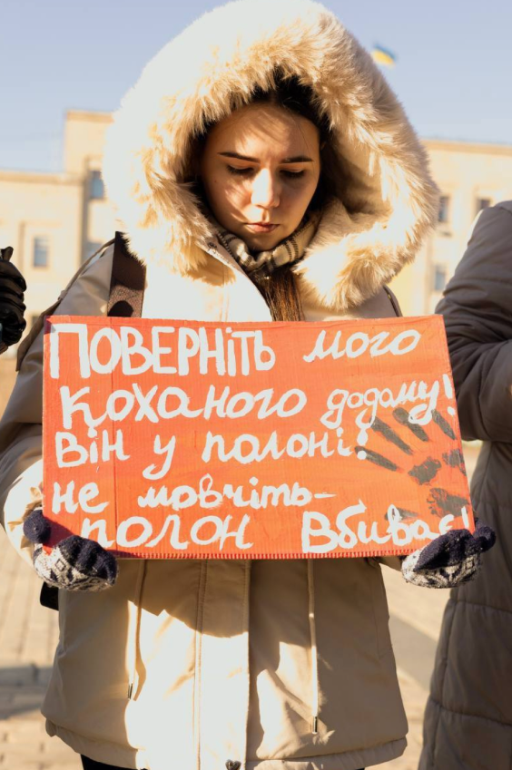 Діана на одній з акцій "Не мовчи! Полон вбиває!"