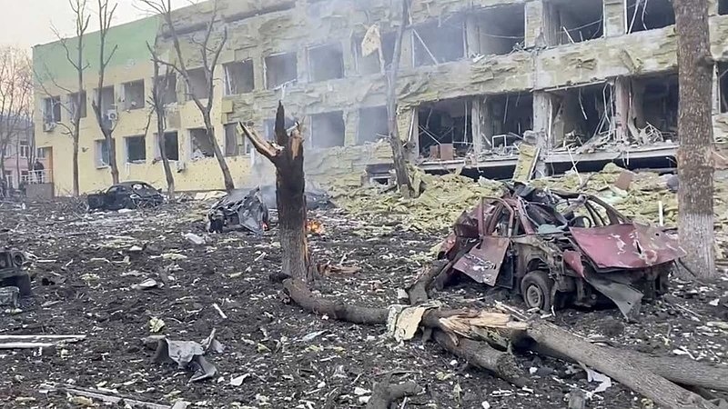Зруйнований пологовий будинок у Маріуполі, 9 березня 2022 року