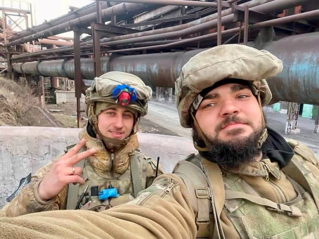 Дмитро з побратимом "Фалькором"