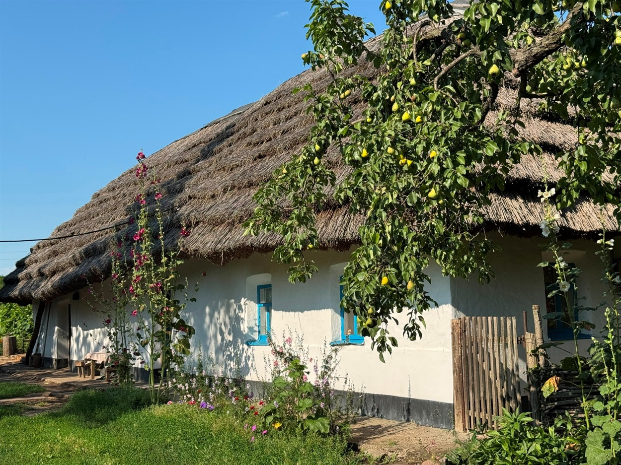 150-річна хата-мазанка подружжя Берез