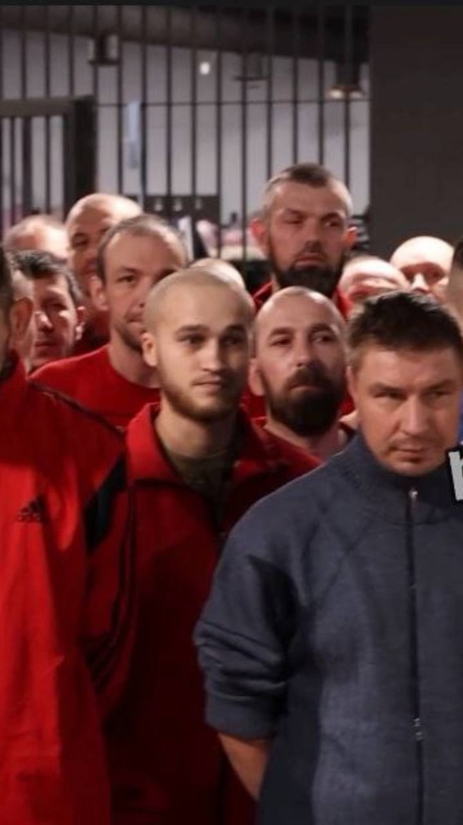 Сергій (посередині) у полоні