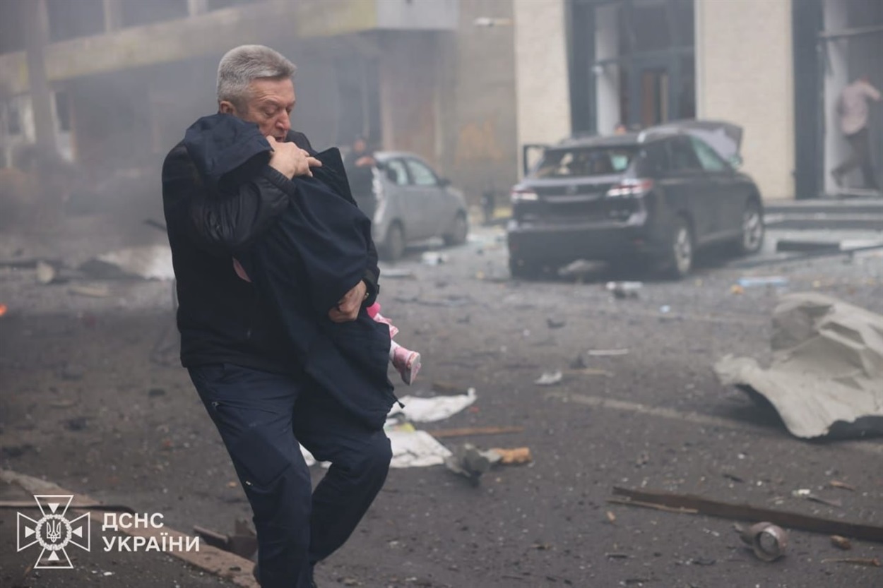 Дітей евакуюють із садочка у Харкові