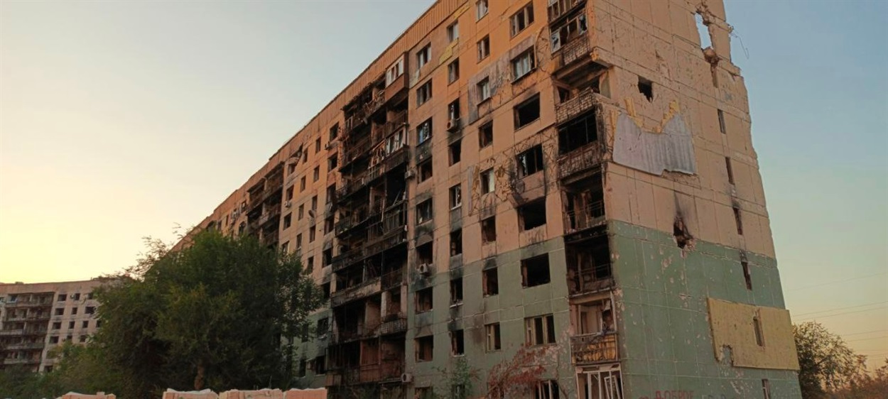 Пошкоджений обстрілами будинок у Сіверськодонецьку