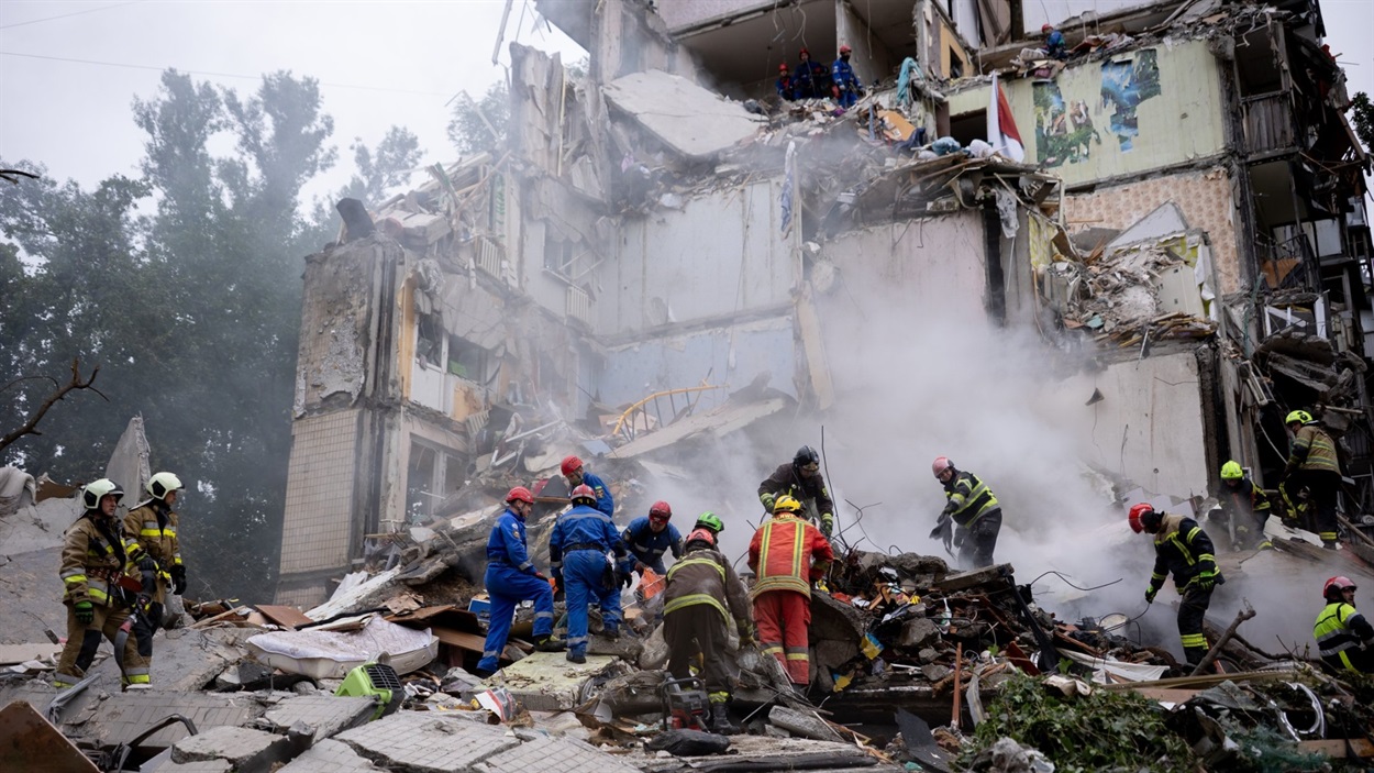 Будинок в Святошинському районі, в який влучила російська ракета під час обстрілу Києва, 31 липня 2025 року