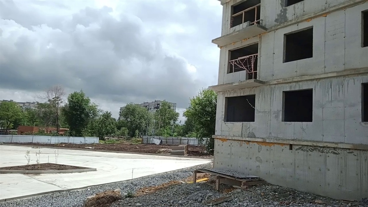 Парковочні місця на місці будинку