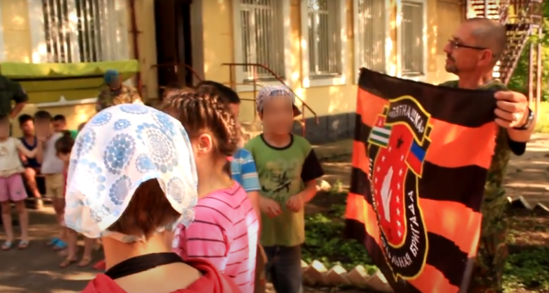 Скриншот із відео, розміщеного на ютуб-каналі бригади «П’ятнашка» у квітні 2015 року