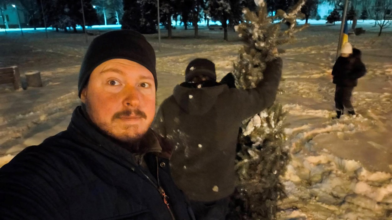 У Краматорську висадили ялинку в пам'ять про загиблих на Донеччині волонтерів