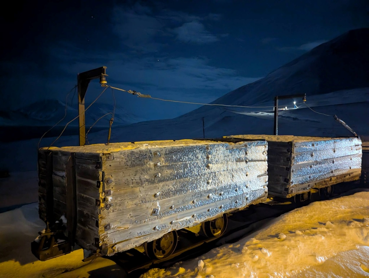 Старі вугільні вагони