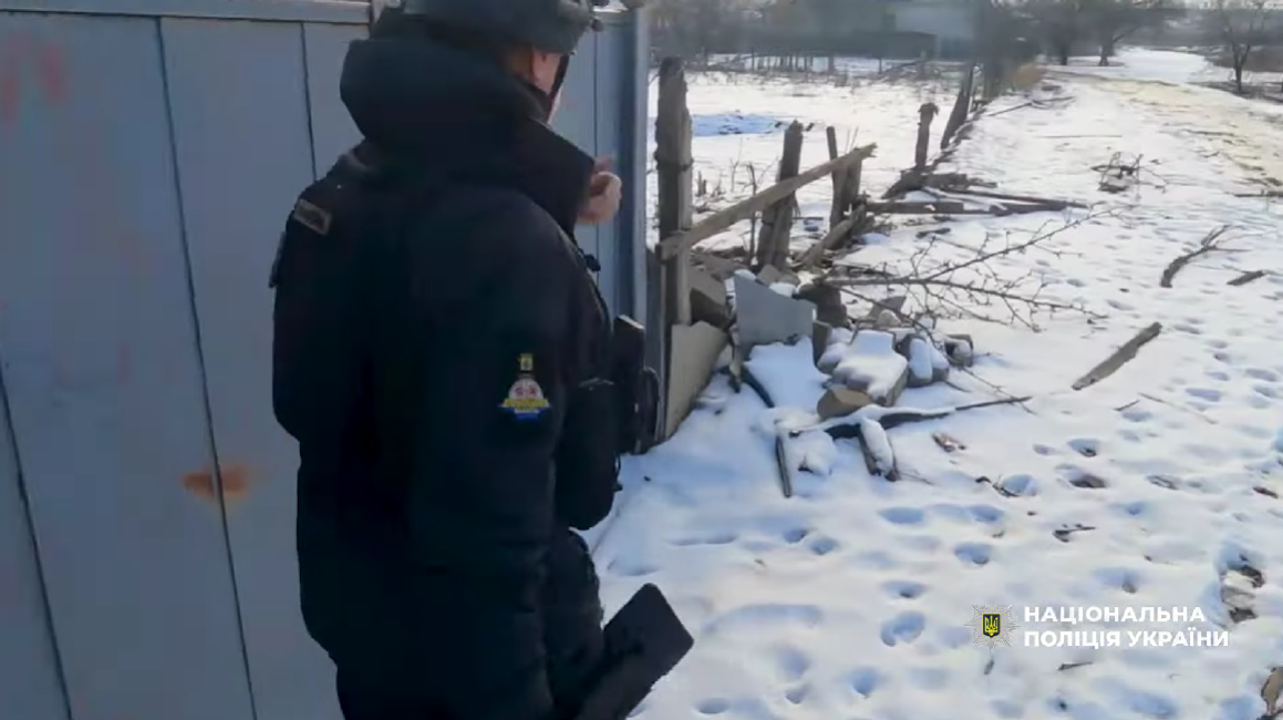 Поліцейські виїздять на евакуацію з антидроновими рушницями