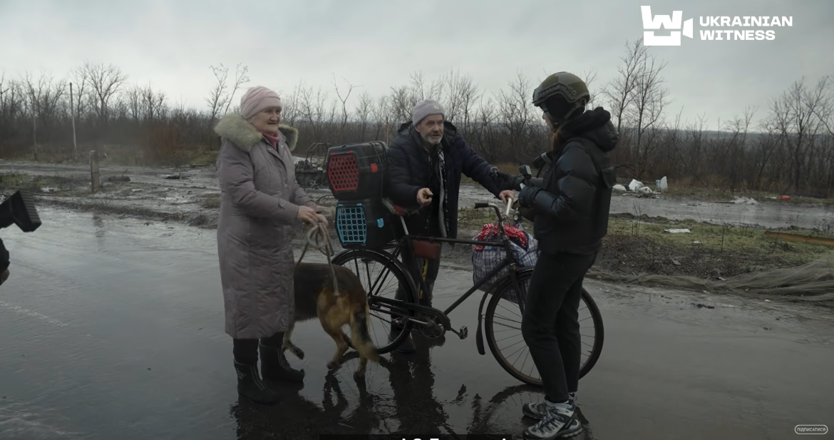 Люди покидають Костянтинівку пішки