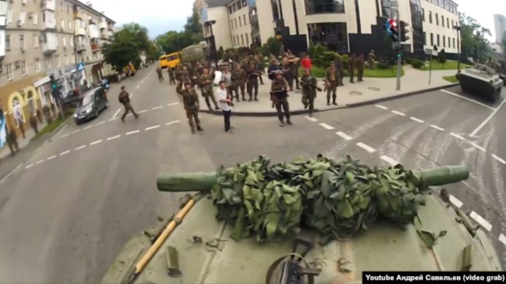 Колона бойовиків у Донецьку