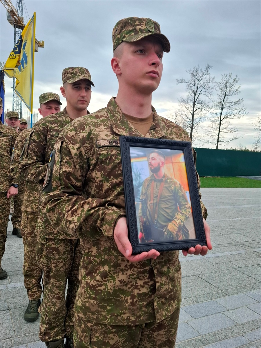 Прощання з Ігорем Краснобрижем на військовому кладовищі, 16 квітня 2026 рік
