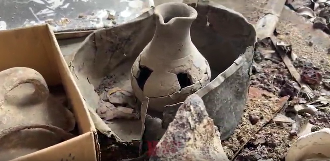 Росіяни розбирають сховище у краєзнавчому музеї у Бахмуті