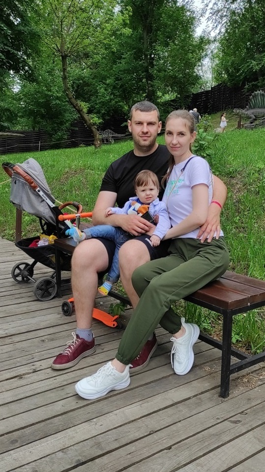 Олександр з дружиною та молодшим сином