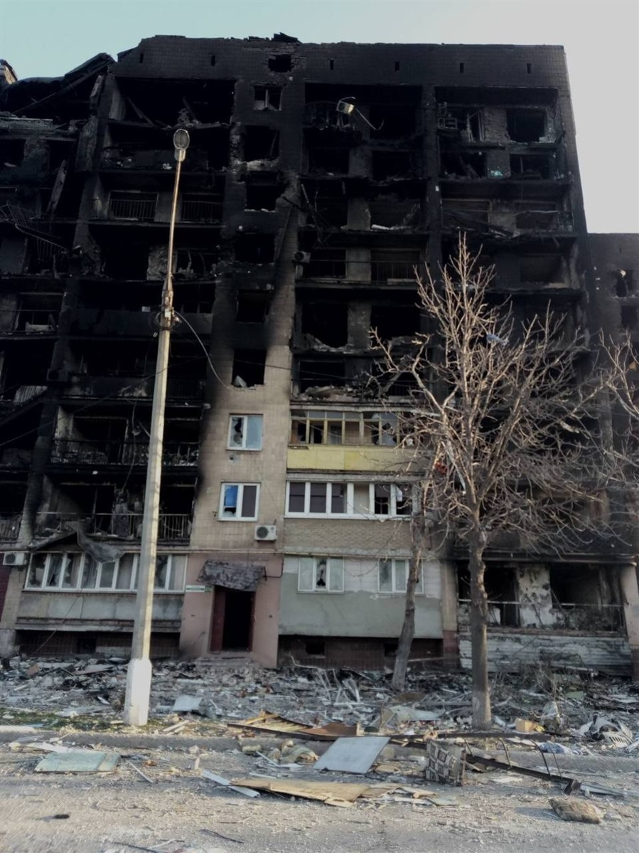 Будинок, де була квартира Дениса у Маріуполі