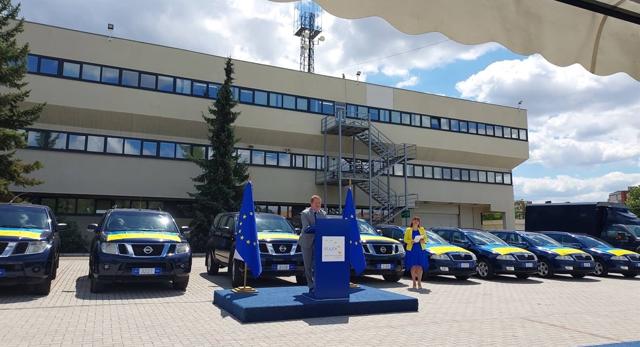 У Косово вірять у перемогу українців. Ці 10 автівок передали для потреб Збройних сил України у липні